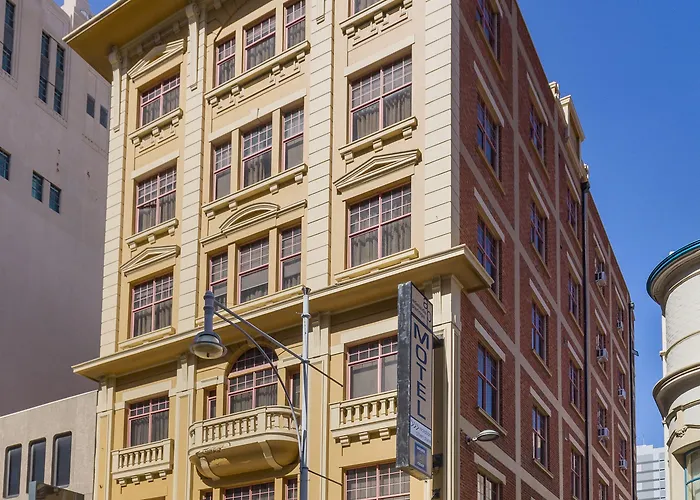 Adelaide ParingaAirport Hotel